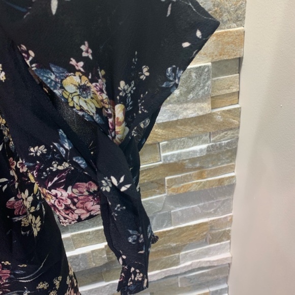 Gibson Tie Sleeve V-Neck Tunic - Picture 7 of 7